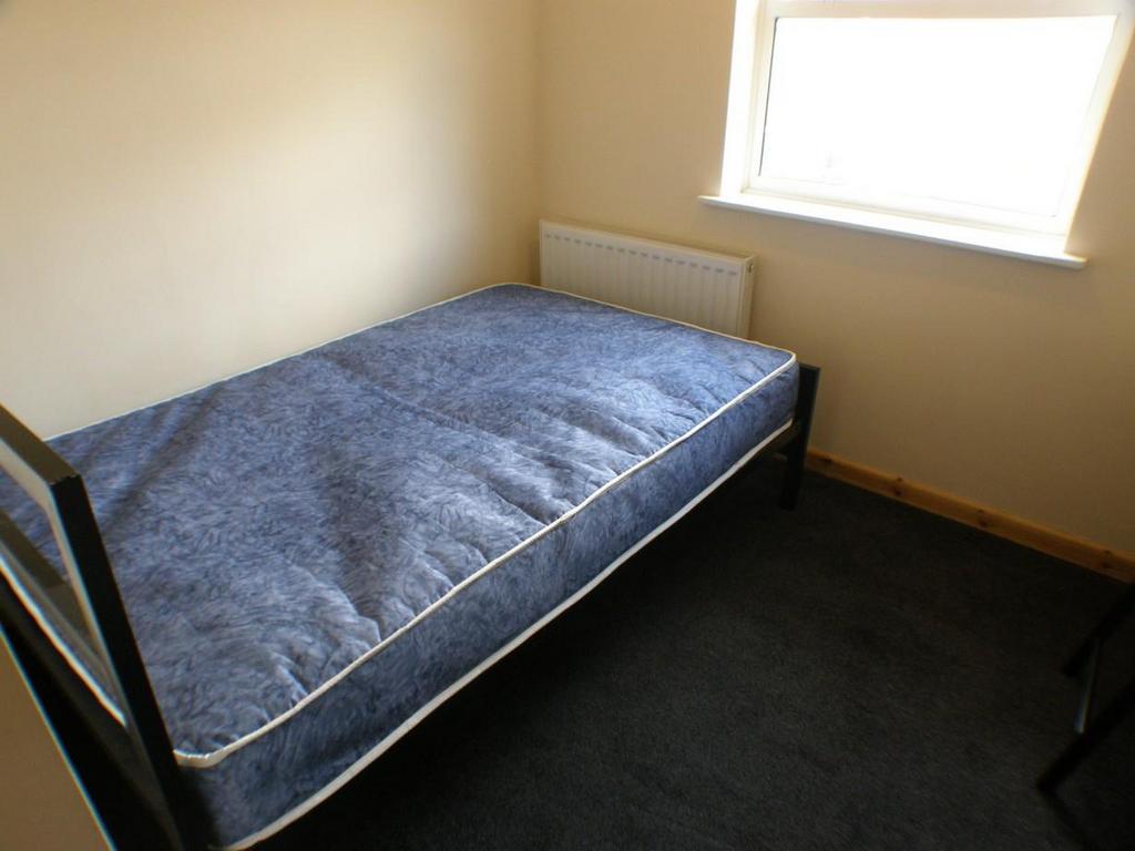 Crombie-ave-100-15-bed-3.jpg