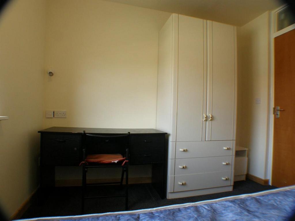 Crombie-ave-100-16-bed-3.jpg