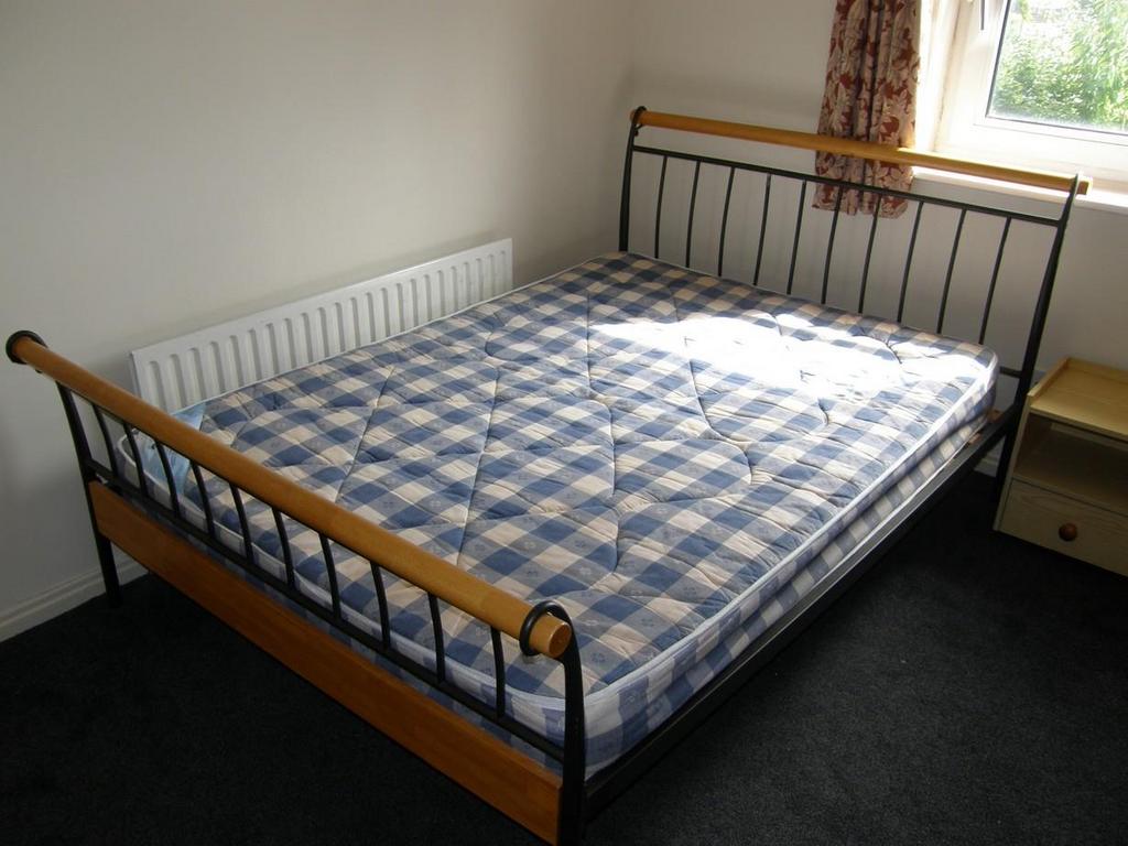 Crombie-ave-100-12-bed-2.jpg