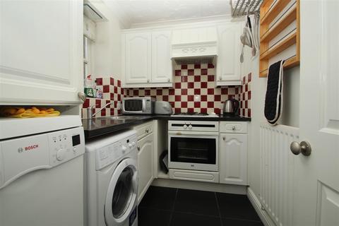2 bedroom end of terrace house to rent, Wheelers Park, High Wycombe HP13