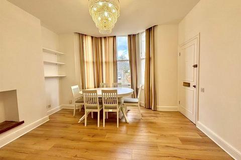 2 bedroom house to rent, Heathfield Road, London