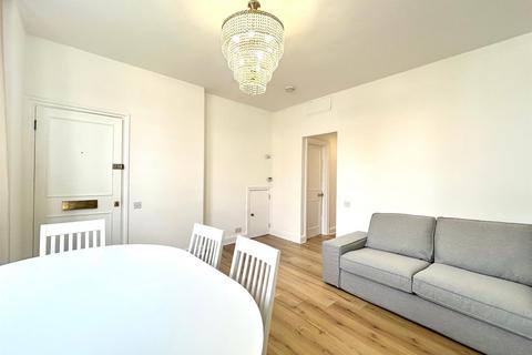 2 bedroom house to rent, Heathfield Road, London