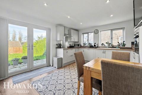 2 bedroom detached bungalow for sale, Annandale Drive, Beccles