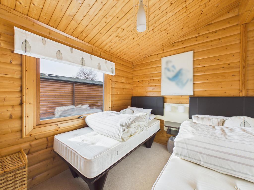 Cam01984 g0 pr0577 still006