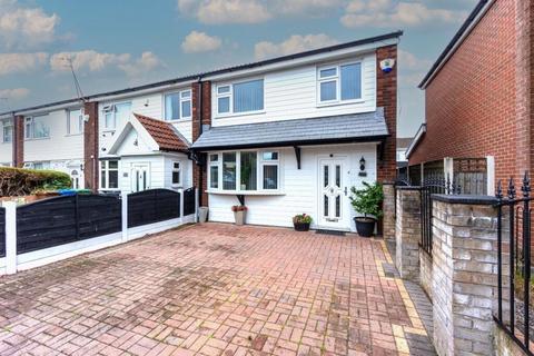 3 bedroom end of terrace house for sale, Drake Court, Reddish