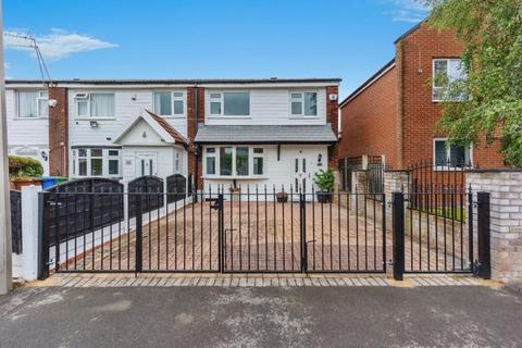 3 bedroom end of terrace house for sale, Drake Court, Reddish