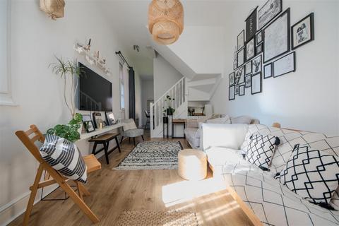 2 bedroom flat for sale, Radford Road, Leamington Spa