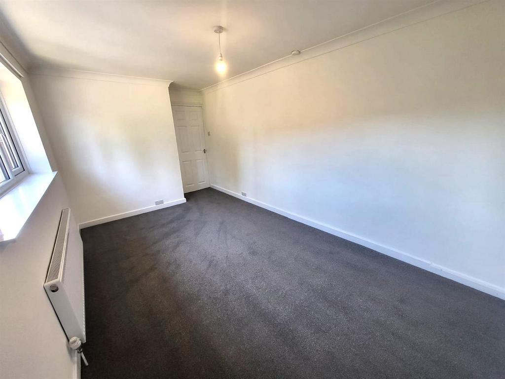 Bedroom 1 Pic 3