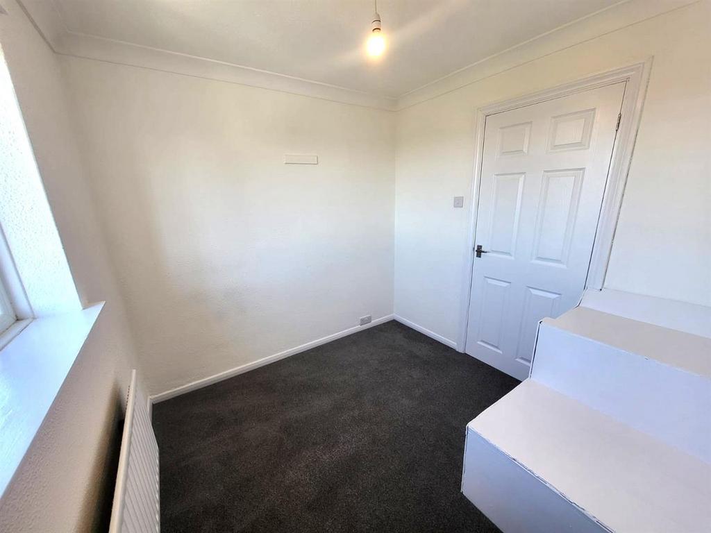 Bedroom 3 Pic 2
