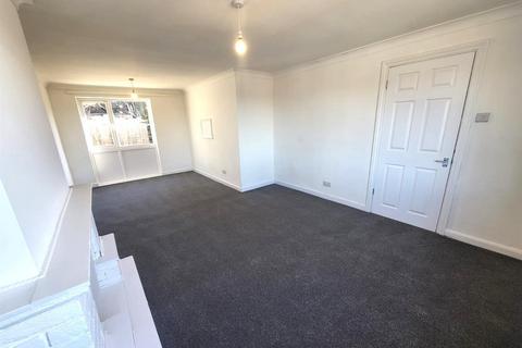 3 bedroom terraced house to rent, 106, Central Drive Dudley DY3 2QN