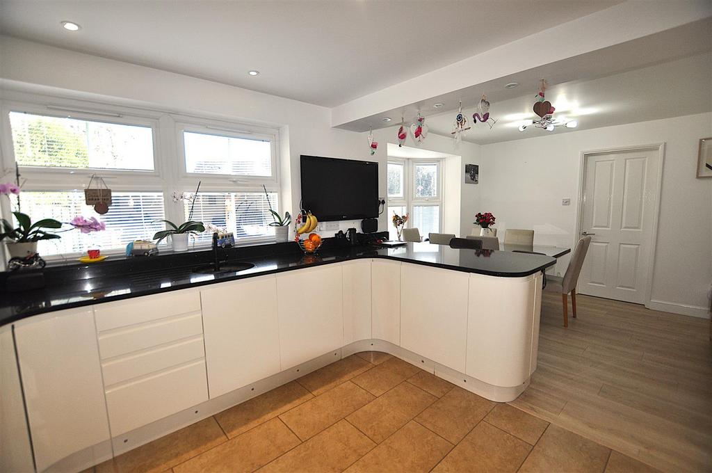 Kitchen Dining Room.JPG