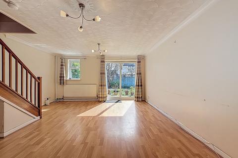 3 bedroom end of terrace house to rent, Thrush Close, St. Mellons, CF3