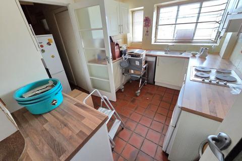 3 bedroom flat for sale, Flat 8 Riviera Court, Suffolk Road, Bournemouth, Dorset, BH2 5SY