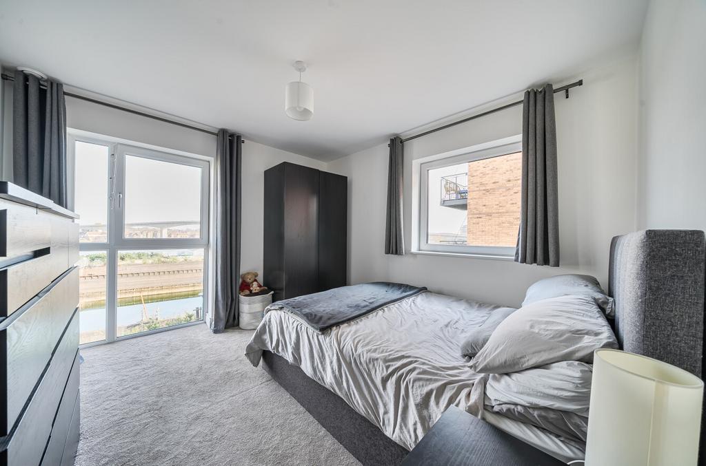 1425955-2-69bd6ef...