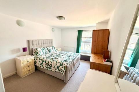 2 bedroom terraced house to rent, Ongar Road, Brentwood