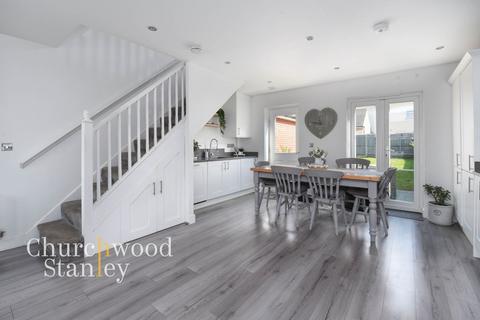 4 bedroom semi-detached house for sale, James Parnell Drive, Colchester, CO2