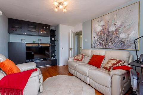 3 bedroom flat to rent, Hotspur Street, London SE11