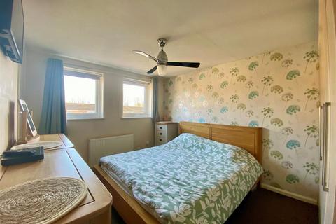 2 bedroom terraced house for sale, Armscroft Gardens, Gloucester