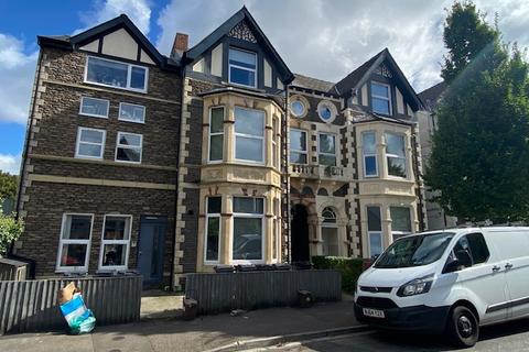 2 bedroom flat to rent, Connaught Road, CARDIFF