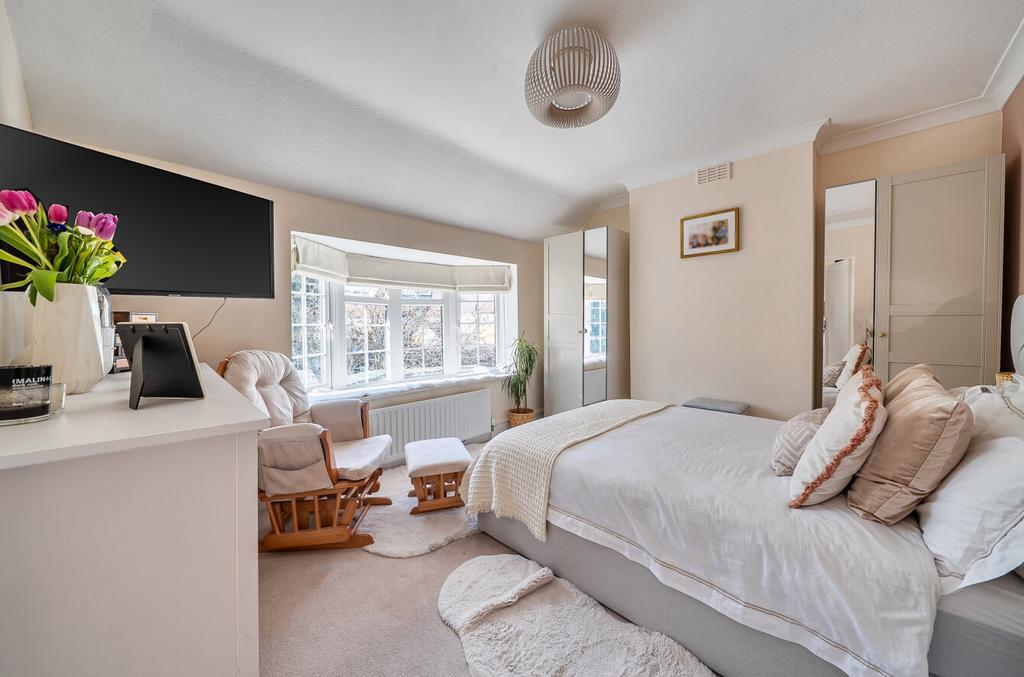 1432375-19-69bbf9...