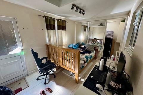 3 bedroom terraced house for sale, Kings Road, Harrow HA2