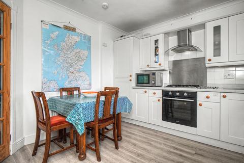 4 bedroom flat for sale, 8 Wester Drylaw Row, Drylaw, Edinburgh EH4 2SF