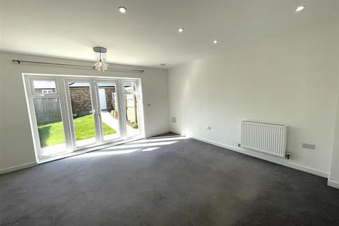 undefined, Henshaw Way, Horsham RH14