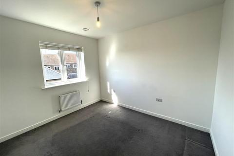 undefined, Henshaw Way, Horsham RH14