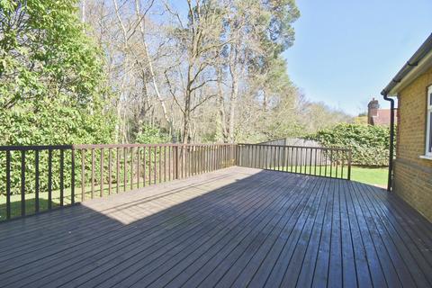 5 bedroom detached house to rent, Beech Close, Cobham, KT11