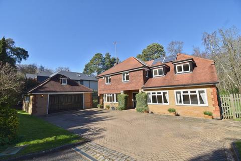 5 bedroom detached house to rent, Beech Close, Cobham, KT11