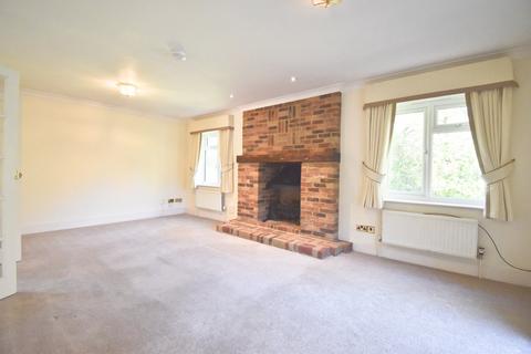 5 bedroom detached house to rent, Beech Close, Cobham, KT11