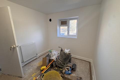3 bedroom terraced house to rent, Sydney Road,  Feltham, TW14