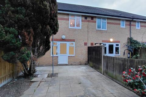 3 bedroom terraced house to rent, Sydney Road,  Feltham, TW14