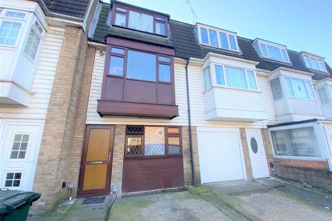 4 bedroom terraced house to rent, Atkinson Road, London, E16
