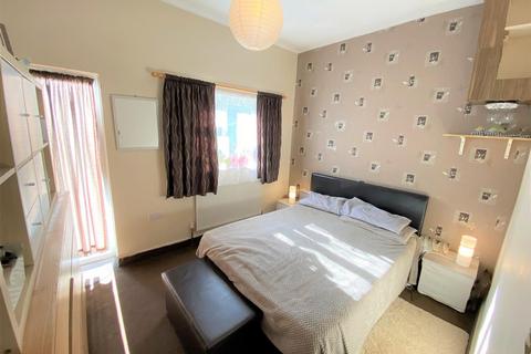 4 bedroom terraced house to rent, Atkinson Road, London, E16