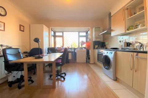 4 bedroom terraced house to rent, Atkinson Road, London, E16