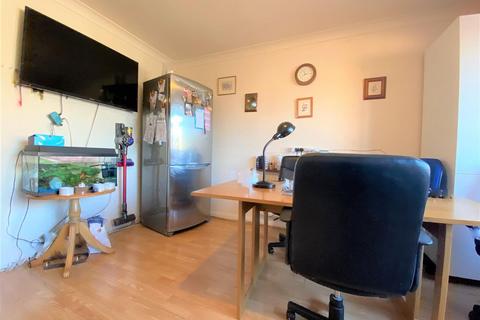 4 bedroom terraced house to rent, Atkinson Road, London, E16