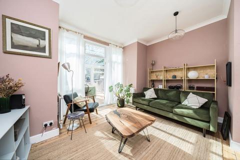 2 bedroom flat for sale, Ickburgh Road, London E5