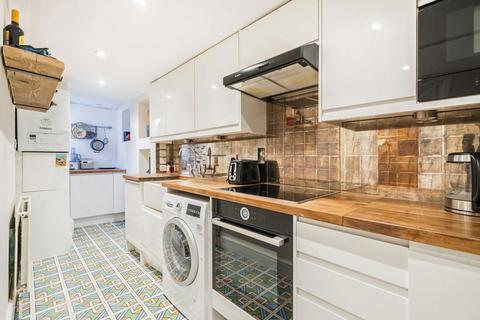 2 bedroom flat for sale, Ickburgh Road, London E5