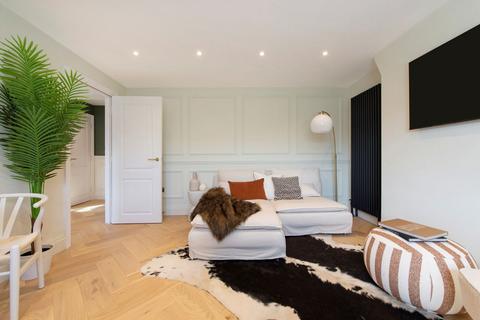 2 bedroom flat for sale, Dalston Lane, London E8