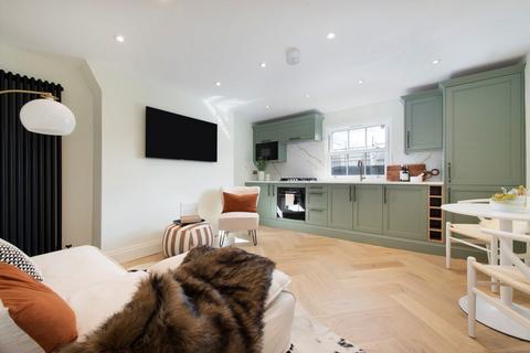 2 bedroom flat for sale, Dalston Lane, London E8