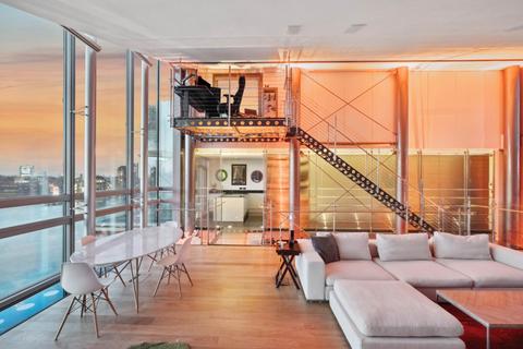 3 bedroom penthouse to rent, The Montevetro Building, SW11