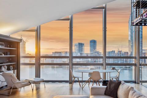 3 bedroom penthouse to rent, The Montevetro Building, SW11