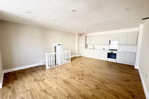 3 bedroom apartment to rent, Palmerston Road, Wood Green N22