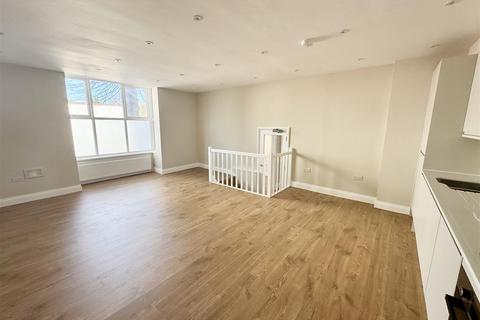 3 bedroom apartment to rent, Palmerston Road, Wood Green N22
