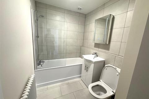 3 bedroom apartment to rent, Palmerston Road, Wood Green N22