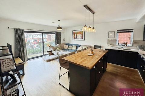 2 bedroom flat for sale, Montmano Drive, West Didsbury, Manchester, M20