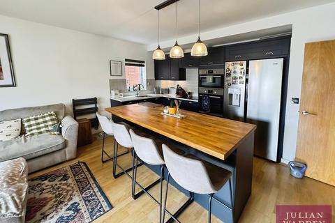 2 bedroom flat for sale, Montmano Drive, West Didsbury, Manchester, M20