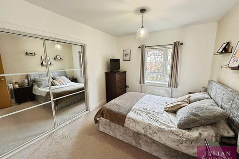 2 bedroom flat for sale, Montmano Drive, West Didsbury, Manchester, M20
