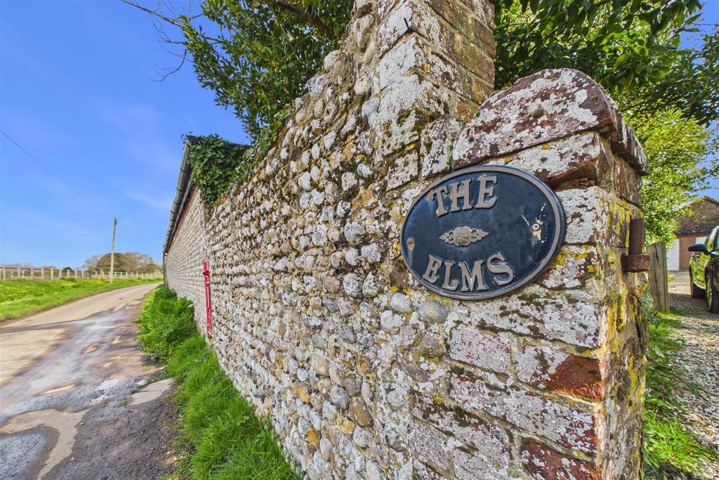 CAM01894 G0-PR0279-STILL049.jpg